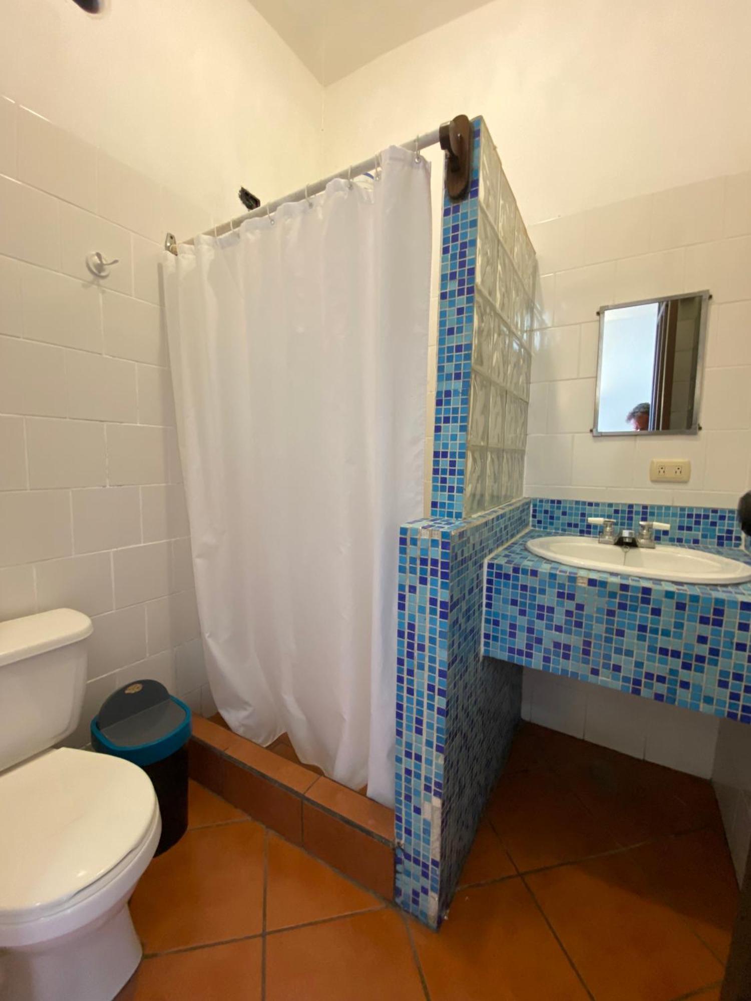 Mikaso Hotel San Pedro La Laguna Phòng bức ảnh