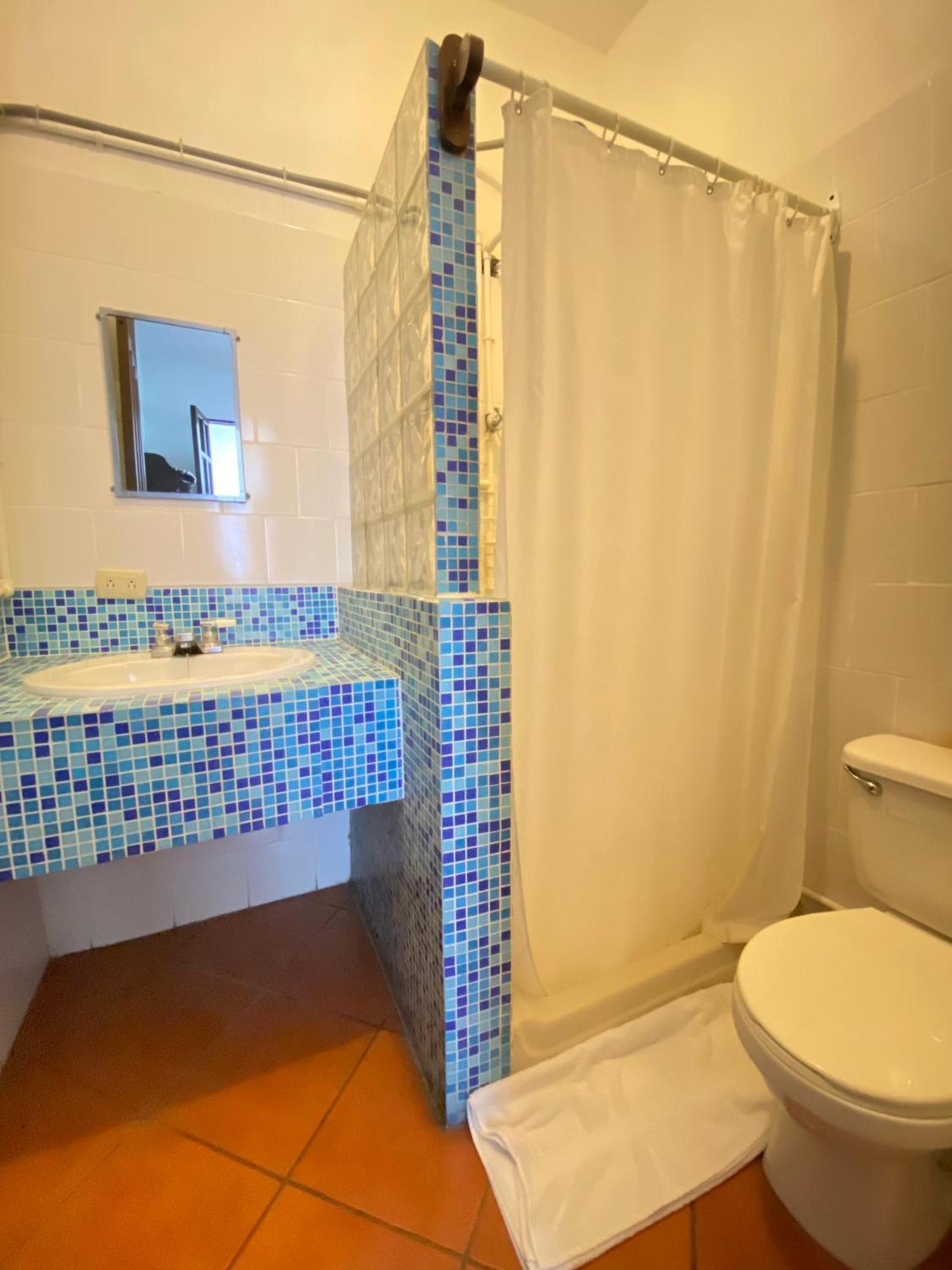 Mikaso Hotel San Pedro La Laguna Phòng bức ảnh