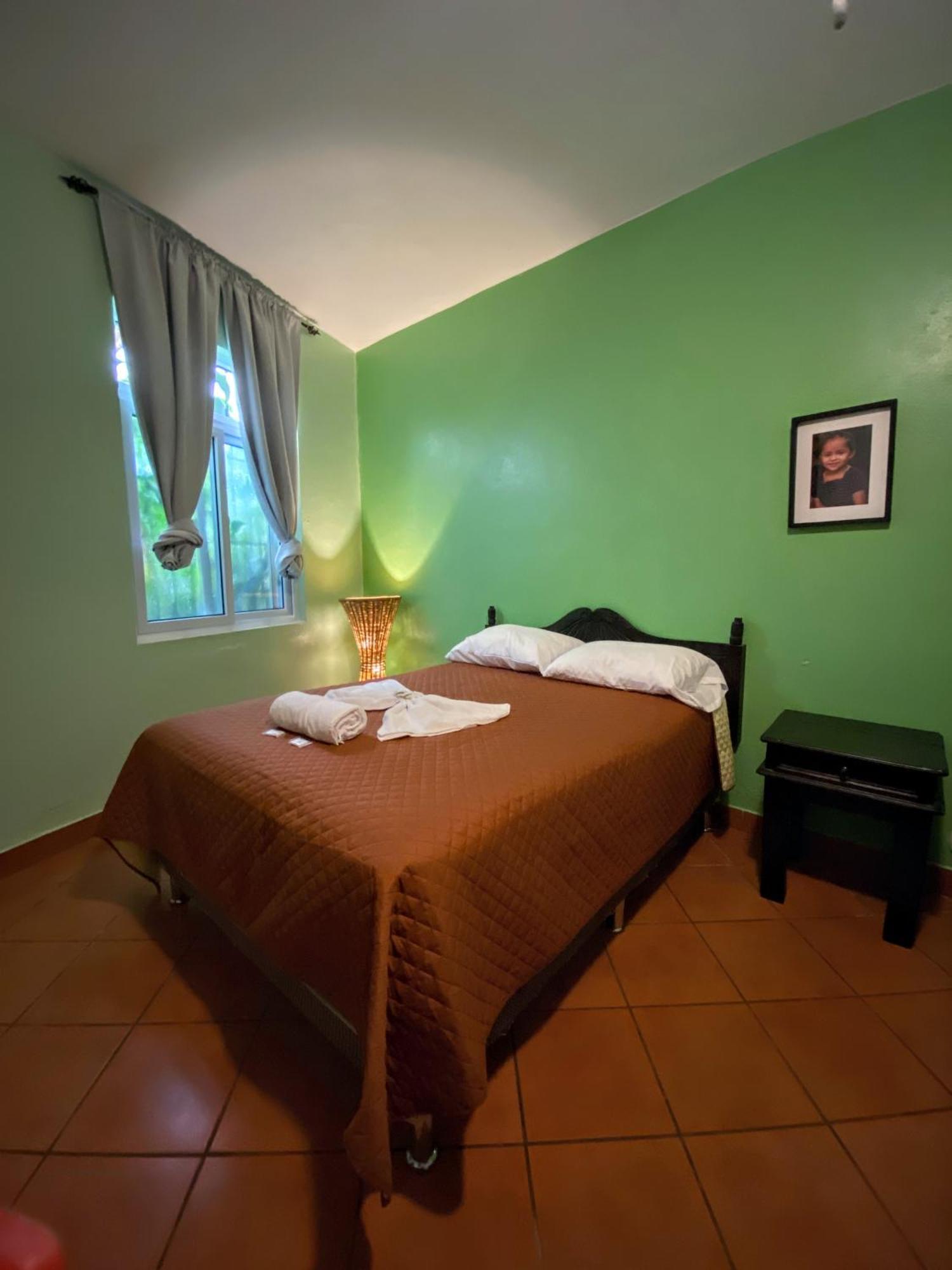 Mikaso Hotel San Pedro La Laguna Ngoại thất bức ảnh