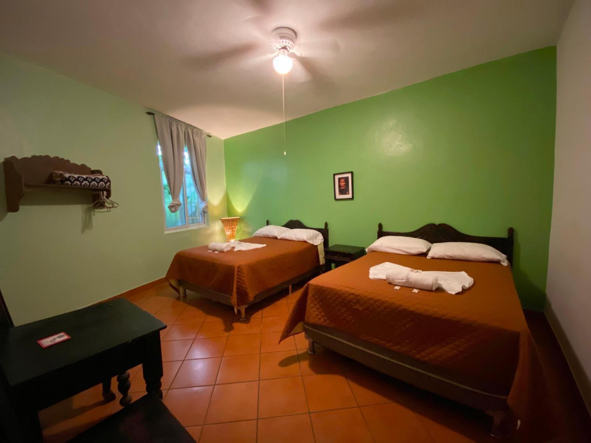Mikaso Hotel San Pedro La Laguna Phòng bức ảnh